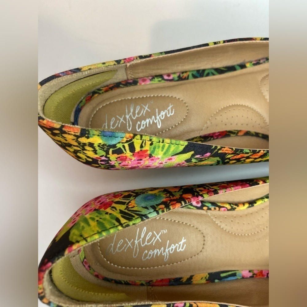 DexFlex Comfort~Vibrant Floral Criss Cross Open Toe Cork Wedge Shoes~Size 8.5 - Picture 2 of 15